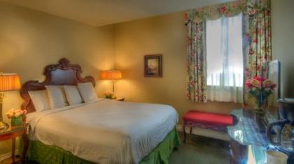 Red Coach Inn - image 2