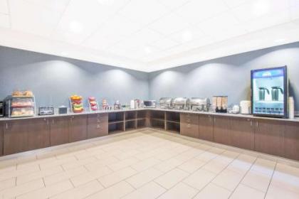 Wingate by Wyndham Niagara Falls - image 2