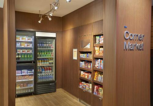 Fairfield Inn & Suites by Marriott Niagara Falls - image 3