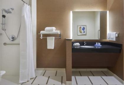 Fairfield Inn & Suites by Marriott Niagara Falls - image 5