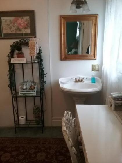 Hanover House Bed and Breakfast - image 2