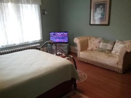 Hanover House Bed and Breakfast - image 3