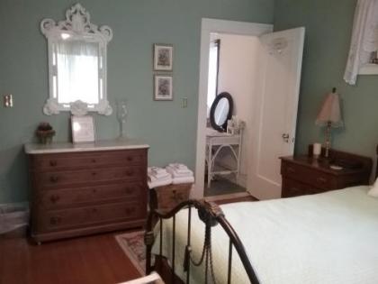 Hanover House Bed and Breakfast - image 4