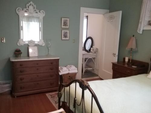 Hanover House Bed and Breakfast - image 4
