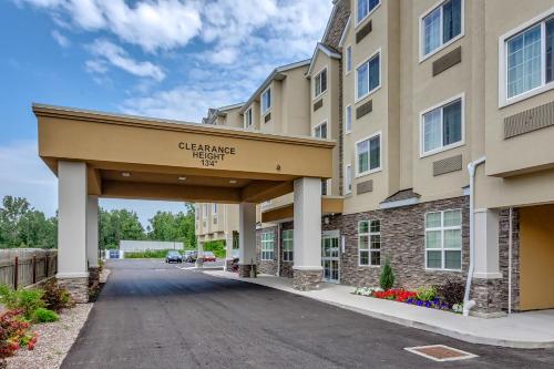 Microtel Inn & Suites by Wyndham Niagara Falls - image 3