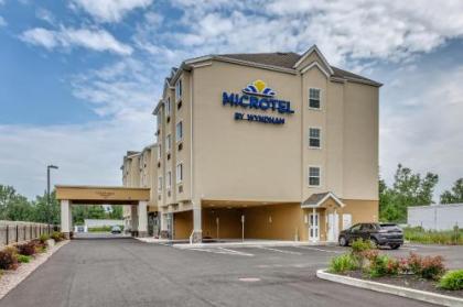 Microtel Inn & Suites by Wyndham Niagara Falls - image 4
