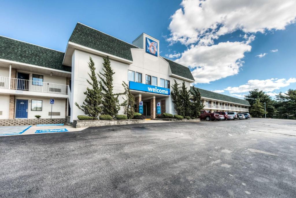 Motel 6-Niantic CT - New London - main image