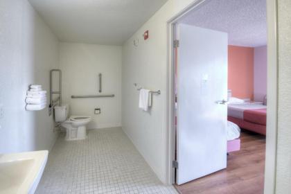 Motel 6-Niantic CT - New London - image 11