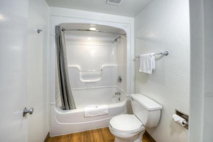 Motel 6-Niantic CT - New London - image 12