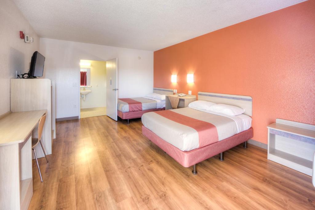 Motel 6-Niantic CT - New London - image 5