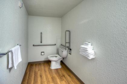 Motel 6-Niantic CT - New London - image 9