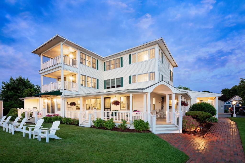 Inn at Harbor Hill Marina - main image