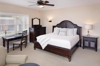 Inn at Harbor Hill Marina - image 10