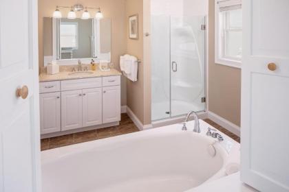 Inn at Harbor Hill Marina - image 13