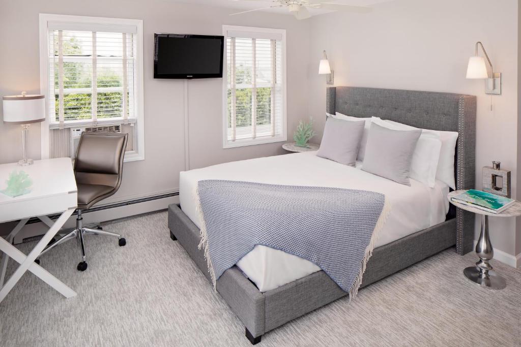 Inn at Harbor Hill Marina - image 5