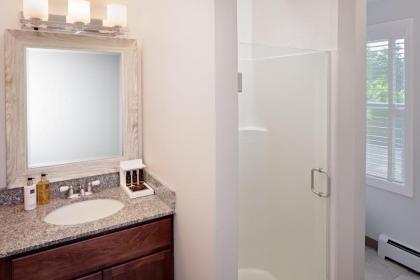 Inn at Harbor Hill Marina - image 7