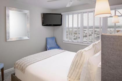Inn at Harbor Hill Marina - image 8