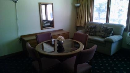The Niantic Inn - image 12