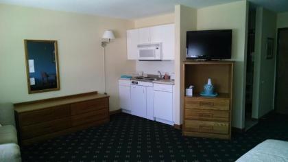 The Niantic Inn - image 9