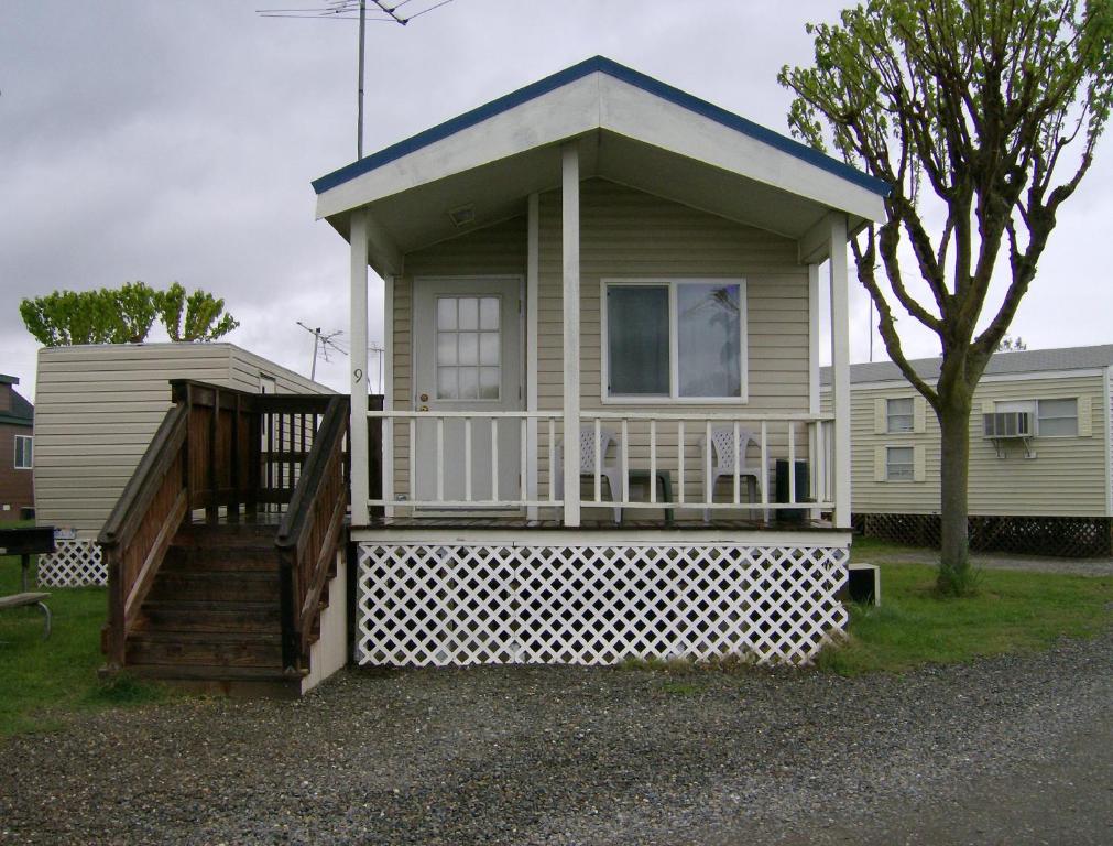 Lake Minden Camping Resort Cabin 1 - main image