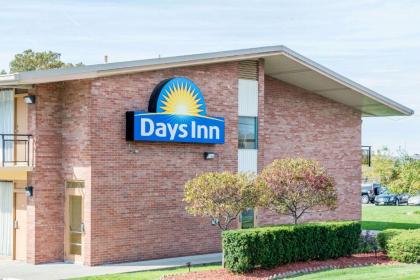 Days Inn by Wyndham Niles - image 13