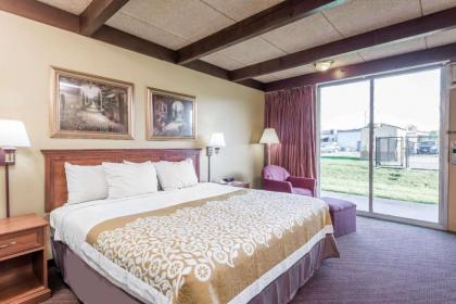 Days Inn by Wyndham Niles - image 3