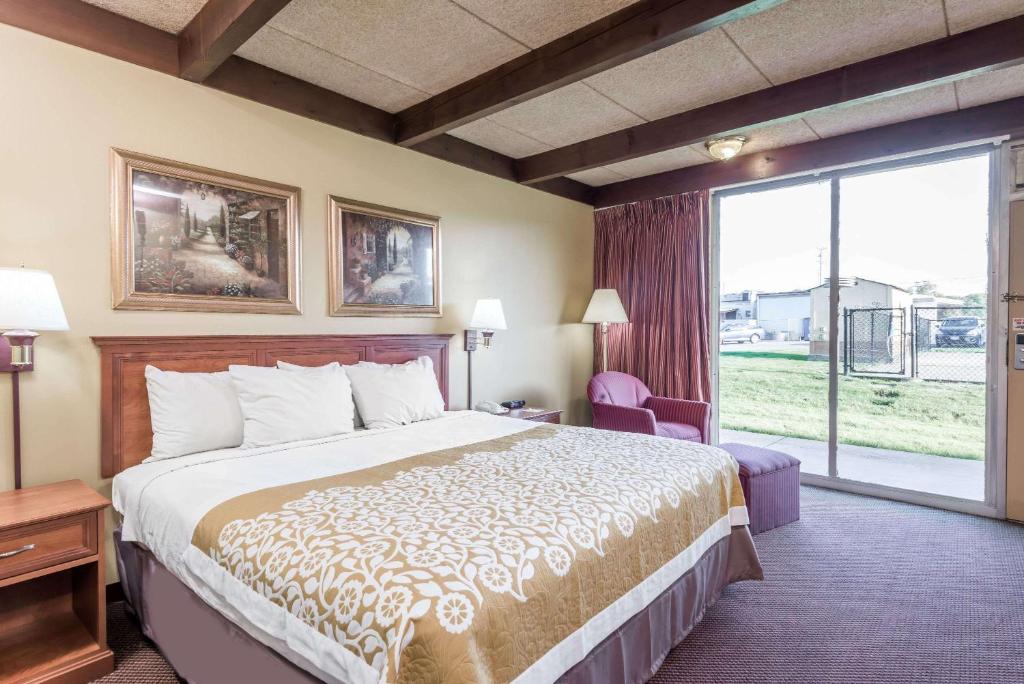 Days Inn by Wyndham Niles - image 3