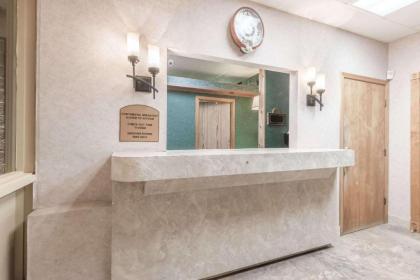 Days Inn by Wyndham Niles - image 5