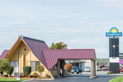 Days Inn by Wyndham Niles - image 6