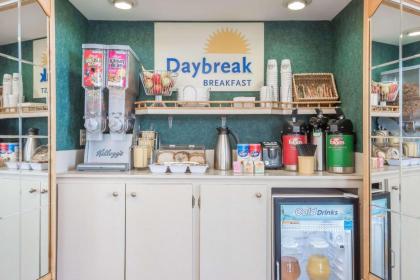 Days Inn by Wyndham Niles - image 7