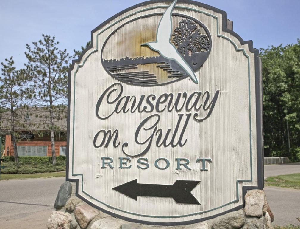 Beautiful Vacation Apartments on Serene Gull Lake - main image