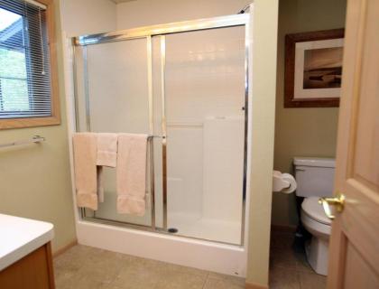 Beautiful Vacation Apartments on Serene Gull Lake - image 6