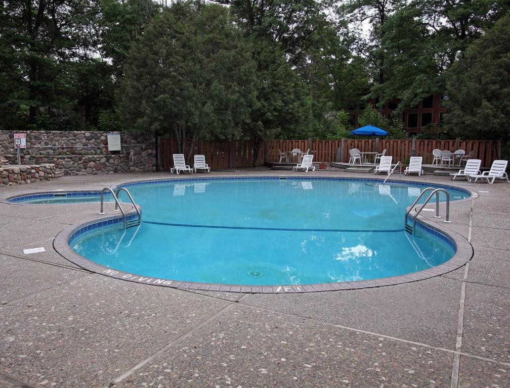 Beautiful Vacation Apartments on Serene Gull Lake - image 7