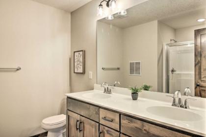 Resort Townhome Situated Right by Gull Lake! - image 15