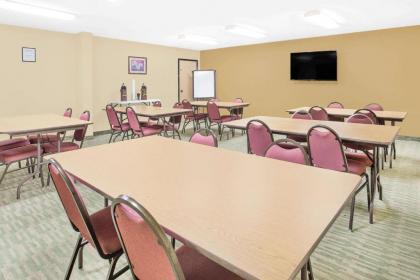 Super 8 by Wyndham Nixa/Springfield Area - image 15
