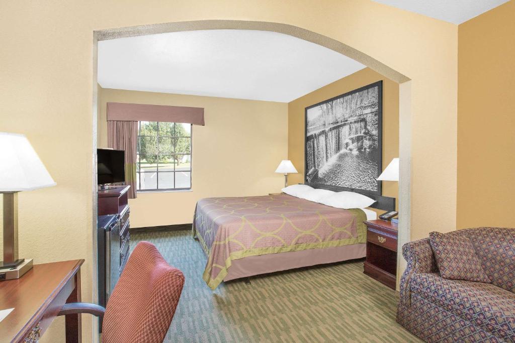Super 8 by Wyndham Nixa/Springfield Area - image 2