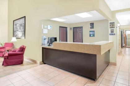 Super 8 by Wyndham Nixa/Springfield Area - image 6