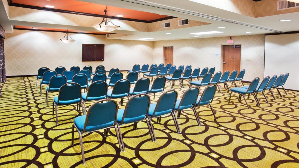 Holiday Inn Express Peachtree Corners-Norcross an IHG Hotel - image 4