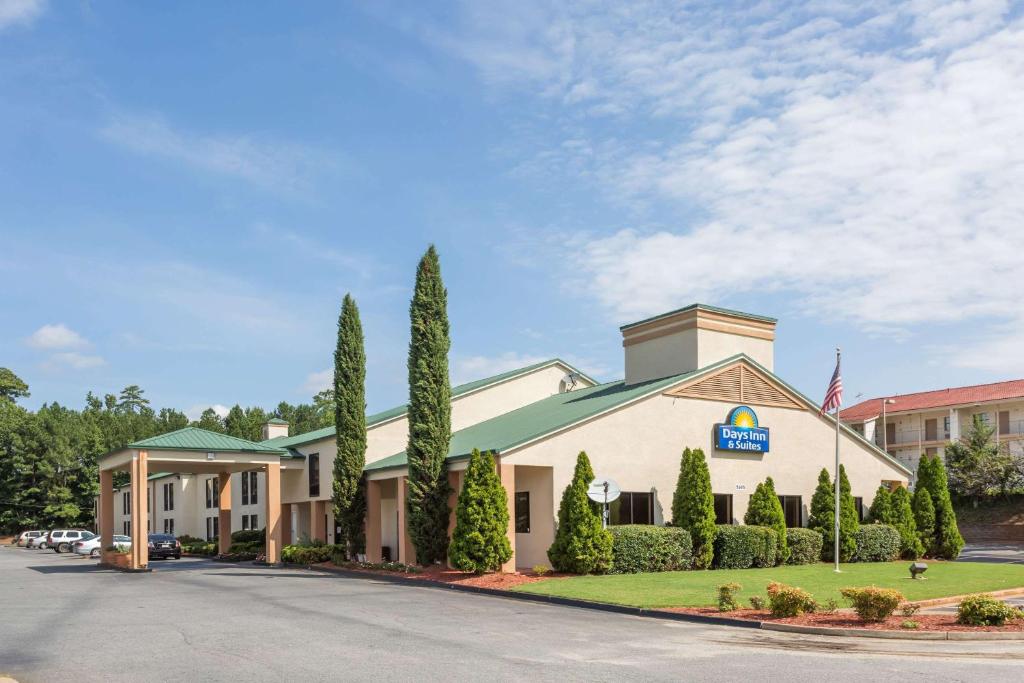 Days Inn & Suites by Wyndham Norcross - main image