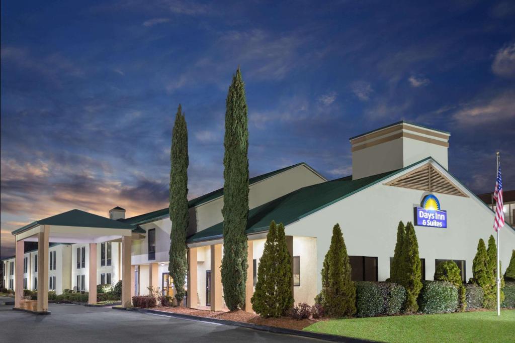 Days Inn & Suites by Wyndham Norcross - image 4