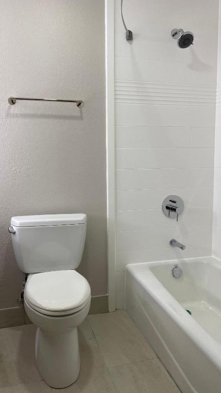 Days Inn & Suites by Wyndham Norcross - image 6