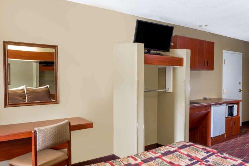 Microtel Inn & Suites by Wyndham Norcross - image 3