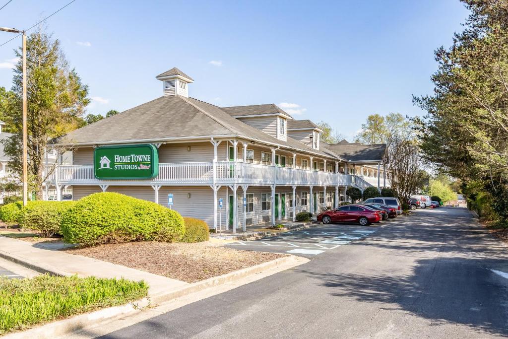HomeTowne Studios by Red Roof Atlanta NE – Norcross South - main image