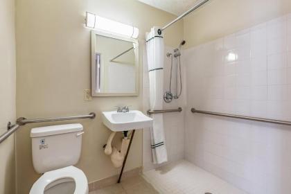 HomeTowne Studios by Red Roof Atlanta NE – Norcross South - image 3