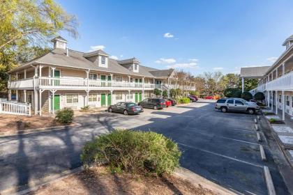 HomeTowne Studios by Red Roof Atlanta NE – Norcross South - image 4