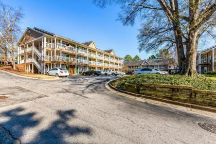 HomeTowne Studios by Red Roof Atlanta NE - Downtown Norcross - image 4
