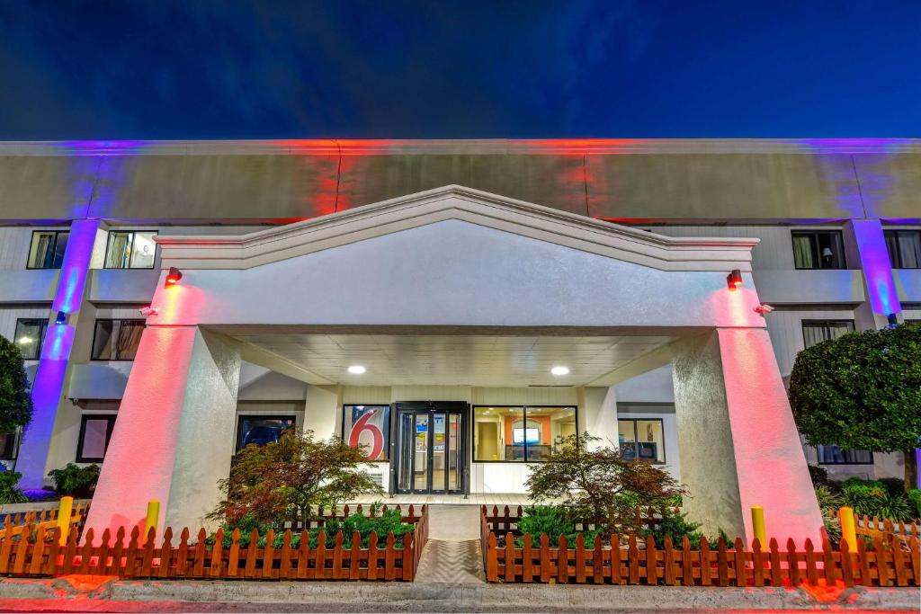 Motel 6-Norcross GA - main image