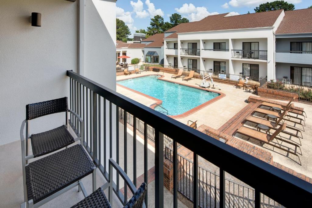 Courtyard Atlanta Norcross/Peachtree Corners - image 4