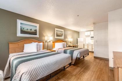 HomeTowne Studios by Red Roof - Atlanta NE - Peachtree Corners - image 3