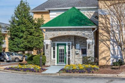 HomeTowne Studios by Red Roof - Atlanta NE - Peachtree Corners - image 5